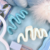 WAVY HAIR CLIP BLUE