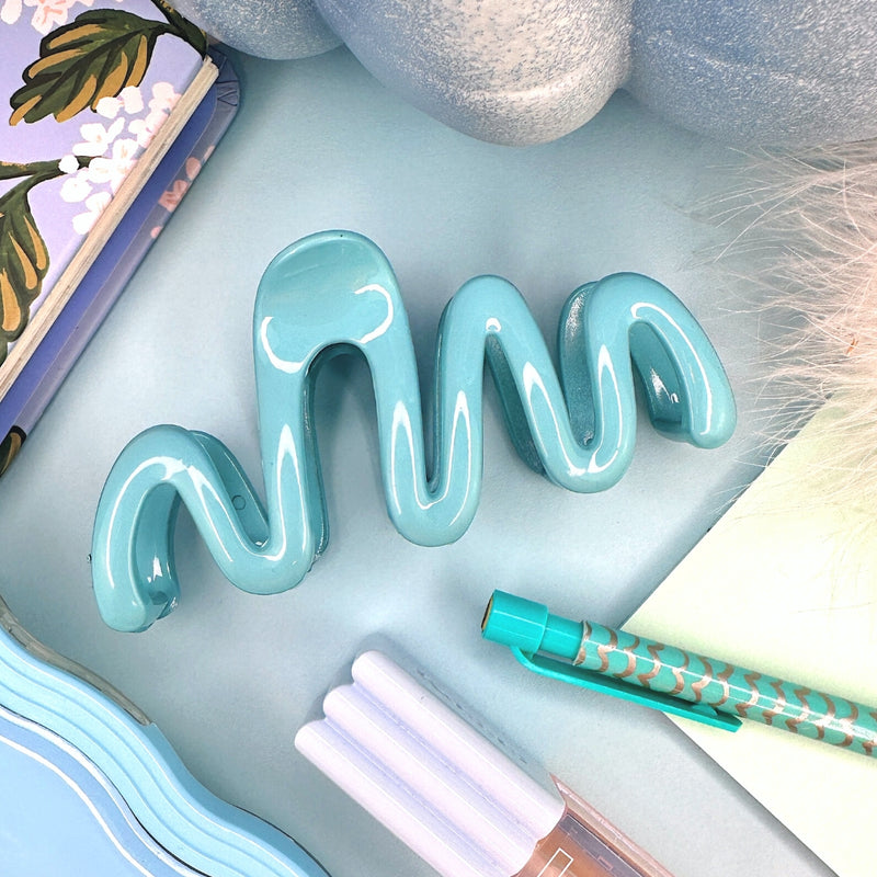 Blue Color Clips WAVY HAIR CLIP BLUE – Shady Lady Eyewear Ltd.
